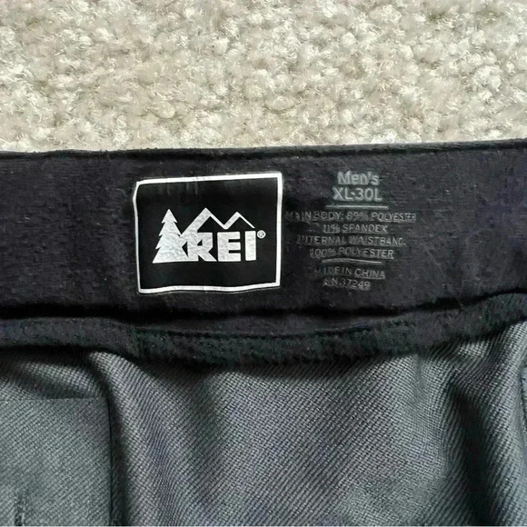 REI Gray Shorts Men’s Size XL 30 Zip Pockets Hiking Outdoor Active - Picture 11 of 12